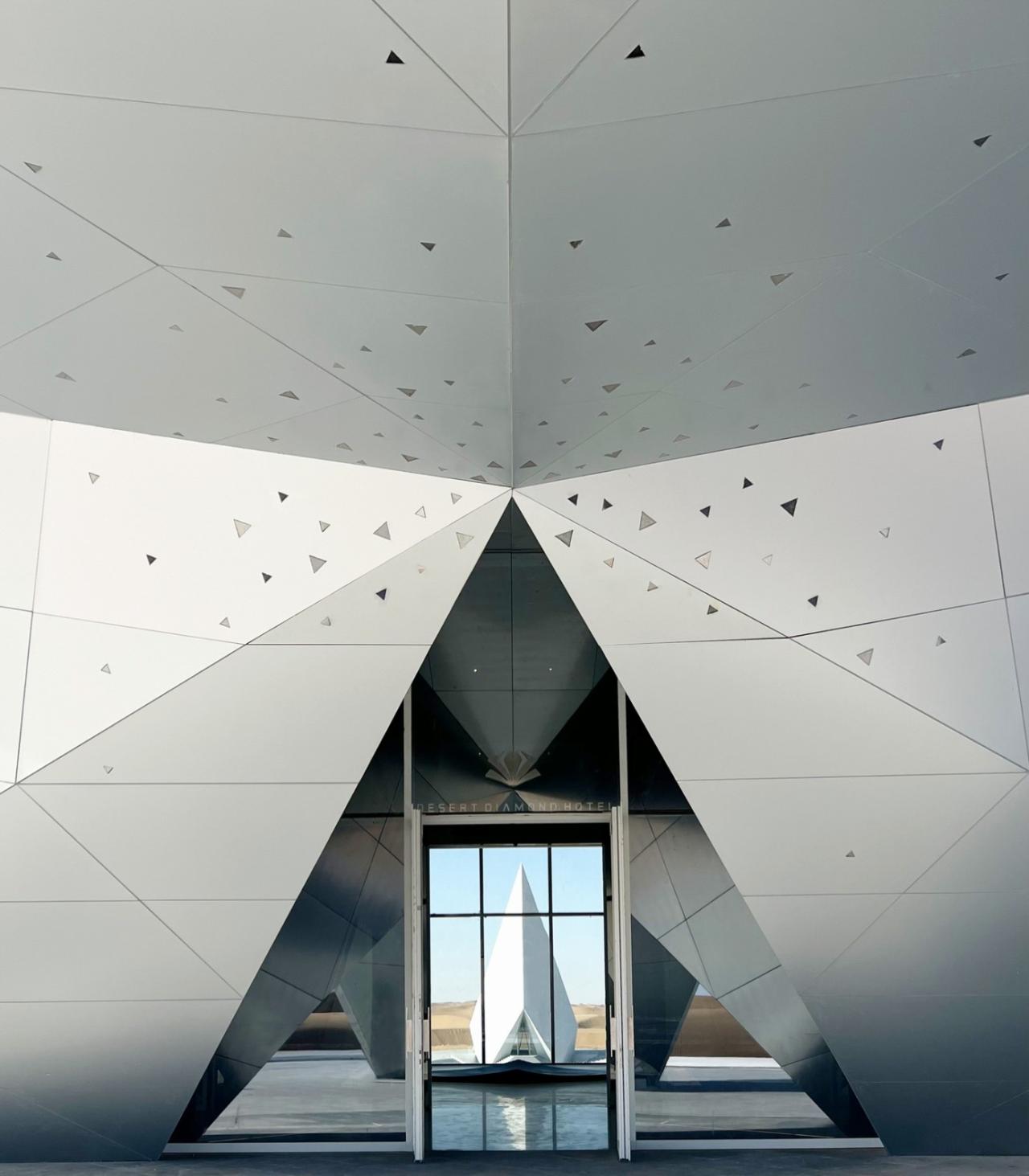 BIM建筑|中卫沙漠钻石酒店 / 水石设计-米川工作室 BIM建筑|中卫沙漠钻石酒店 / 水石设计-米川工作室