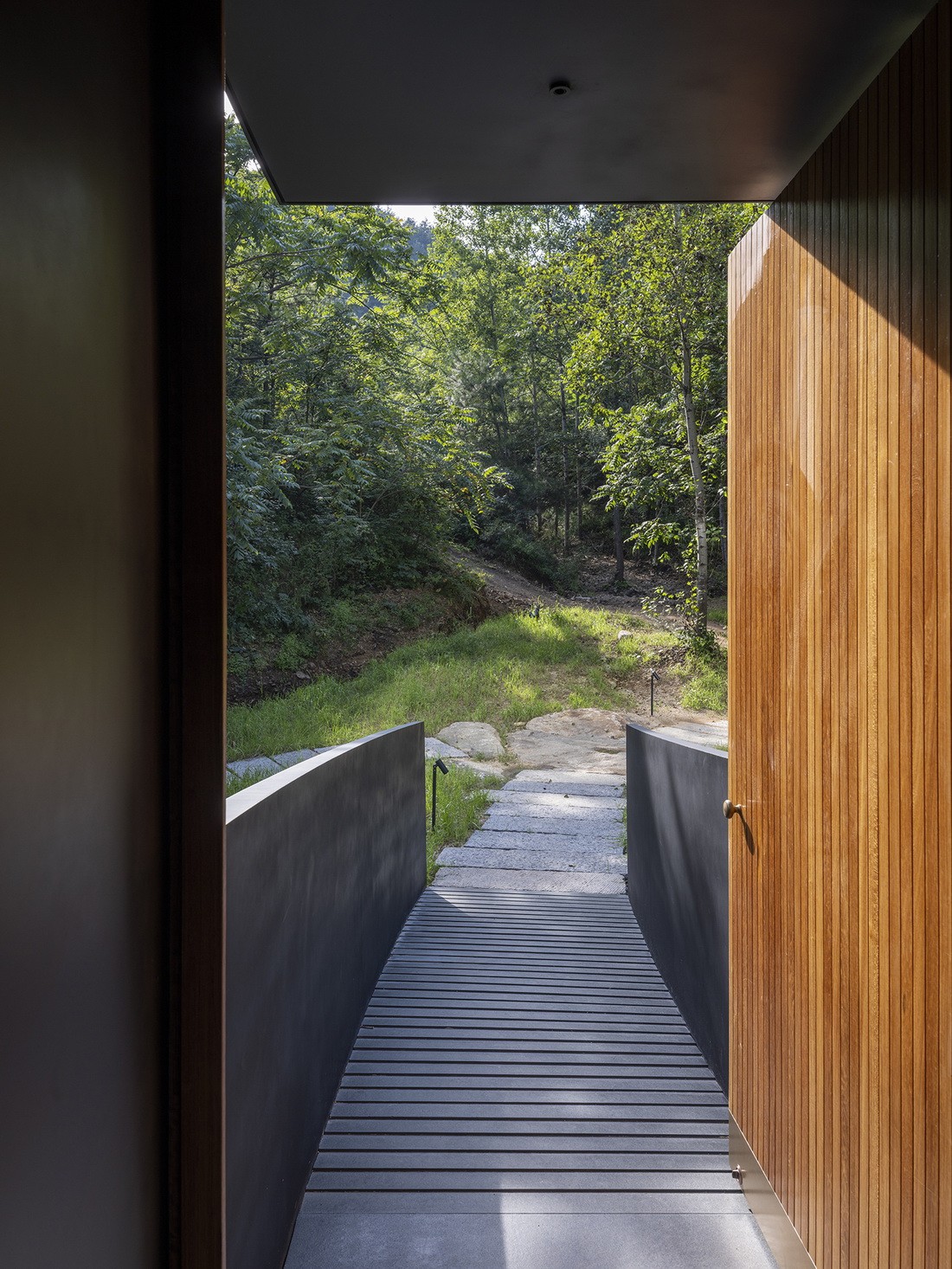 BIM建筑|雾灵山眼石汤泉,林中仪器 / 直向建筑 BIM建筑|雾灵山眼石汤泉,林中仪器 / 直向建筑