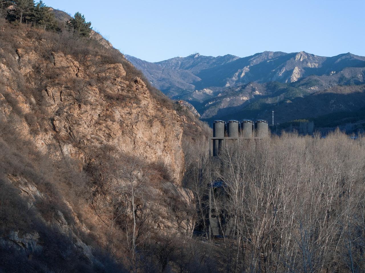 BIM建筑|雾灵山眼石汤泉,林中仪器 / 直向建筑 BIM建筑|雾灵山眼石汤泉,林中仪器 / 直向建筑