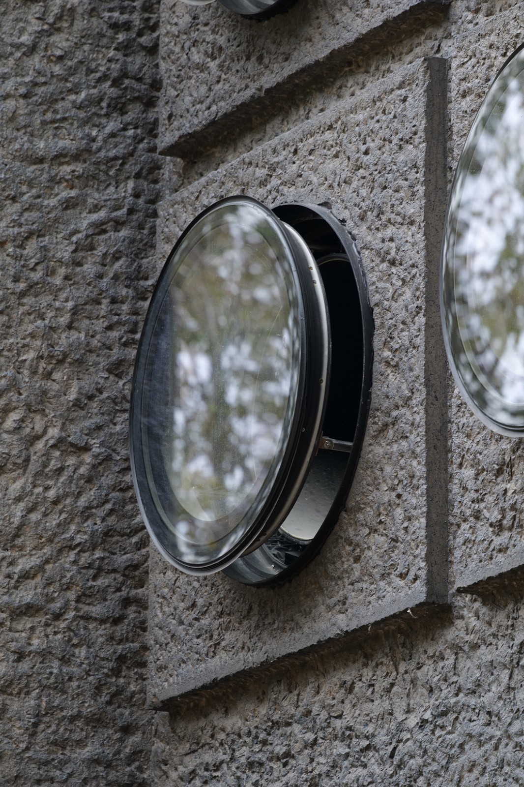 BIM建筑|雾灵山眼石汤泉,林中仪器 / 直向建筑 BIM建筑|雾灵山眼石汤泉,林中仪器 / 直向建筑