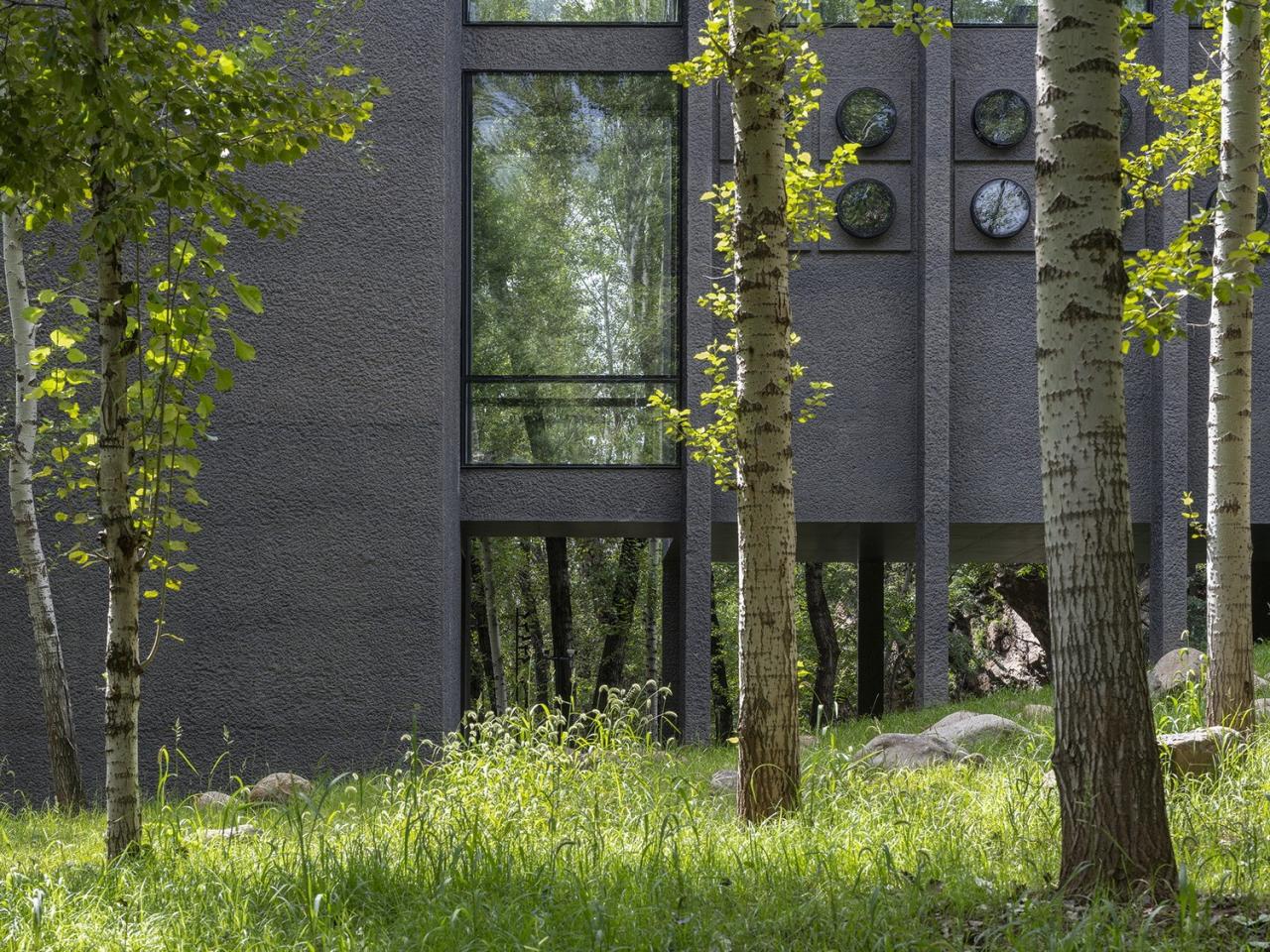 BIM建筑|雾灵山眼石汤泉,林中仪器 / 直向建筑 BIM建筑|雾灵山眼石汤泉,林中仪器 / 直向建筑