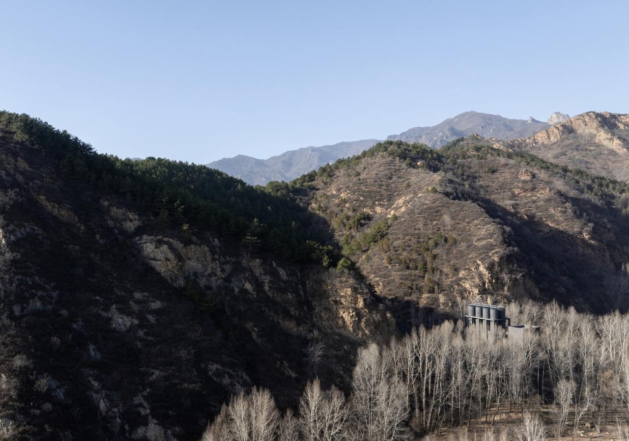 BIM建筑|雾灵山眼石汤泉,林中仪器 / 直向建筑 BIM建筑|雾灵山眼石汤泉,林中仪器 / 直向建筑