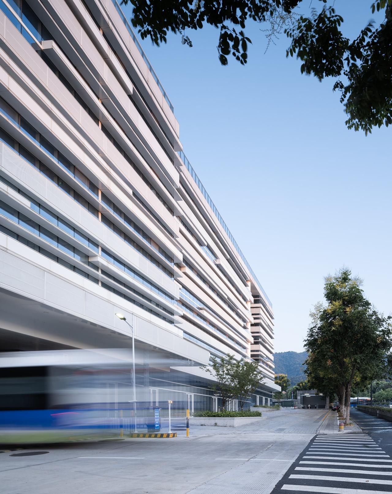 BIM建筑|自然的过客:杭州汽车西站公交枢纽站 / 浙江大学建筑设计研究院 BIM建筑|自然的过客:杭州汽车西站公交枢纽站 / 浙江大学建筑设计研究院