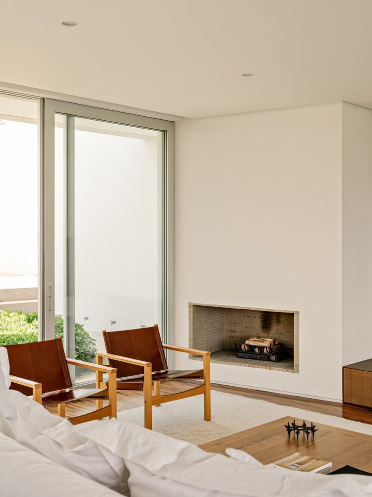 借地势嵌入地下打造庭院核心自然延伸的度假屋设计 借地势嵌入地下打造庭院核心自然延伸的度假屋设计