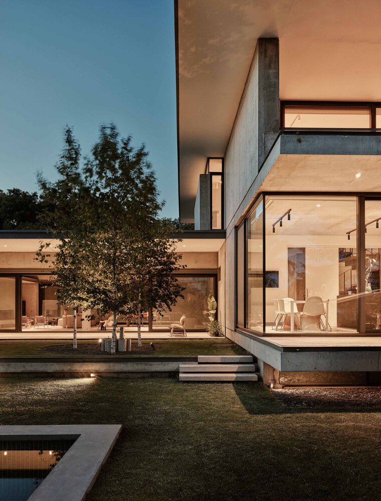 森林流经的房子混凝土和玻璃相结合度假别墅设计 森林流经的房子混凝土和玻璃相结合度假别墅设计