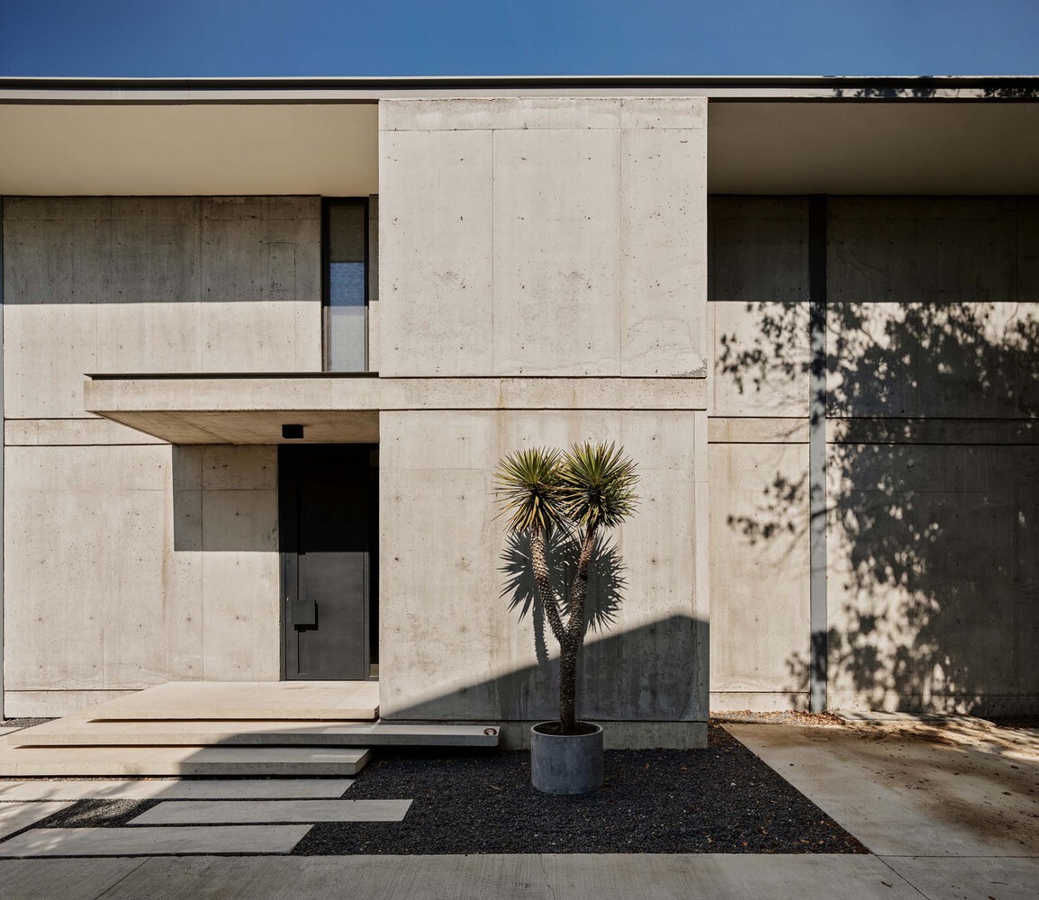 森林流经的房子混凝土和玻璃相结合度假别墅设计 森林流经的房子混凝土和玻璃相结合度假别墅设计