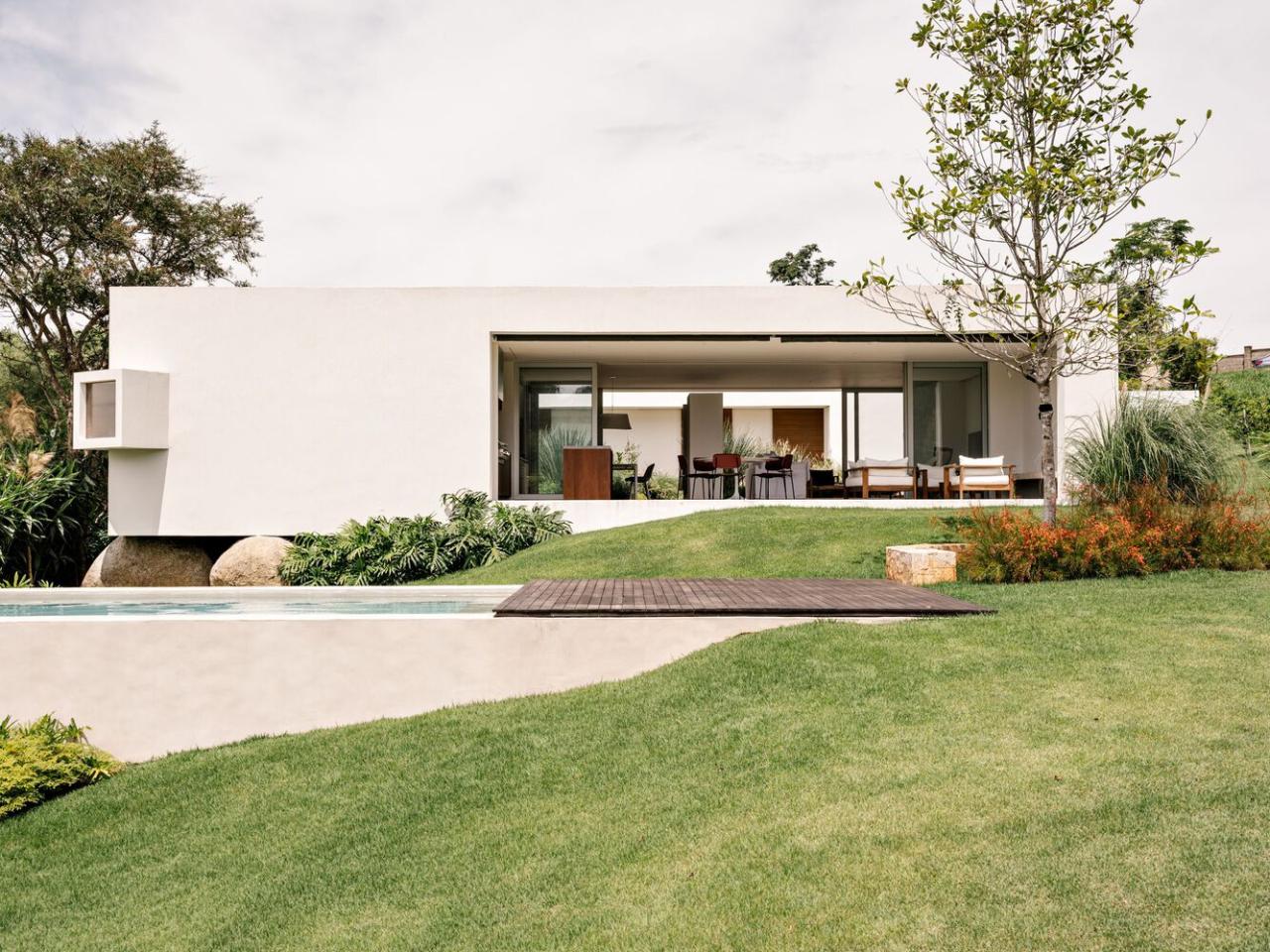 借地势嵌入地下打造庭院核心自然延伸的度假屋设计 借地势嵌入地下打造庭院核心自然延伸的度假屋设计