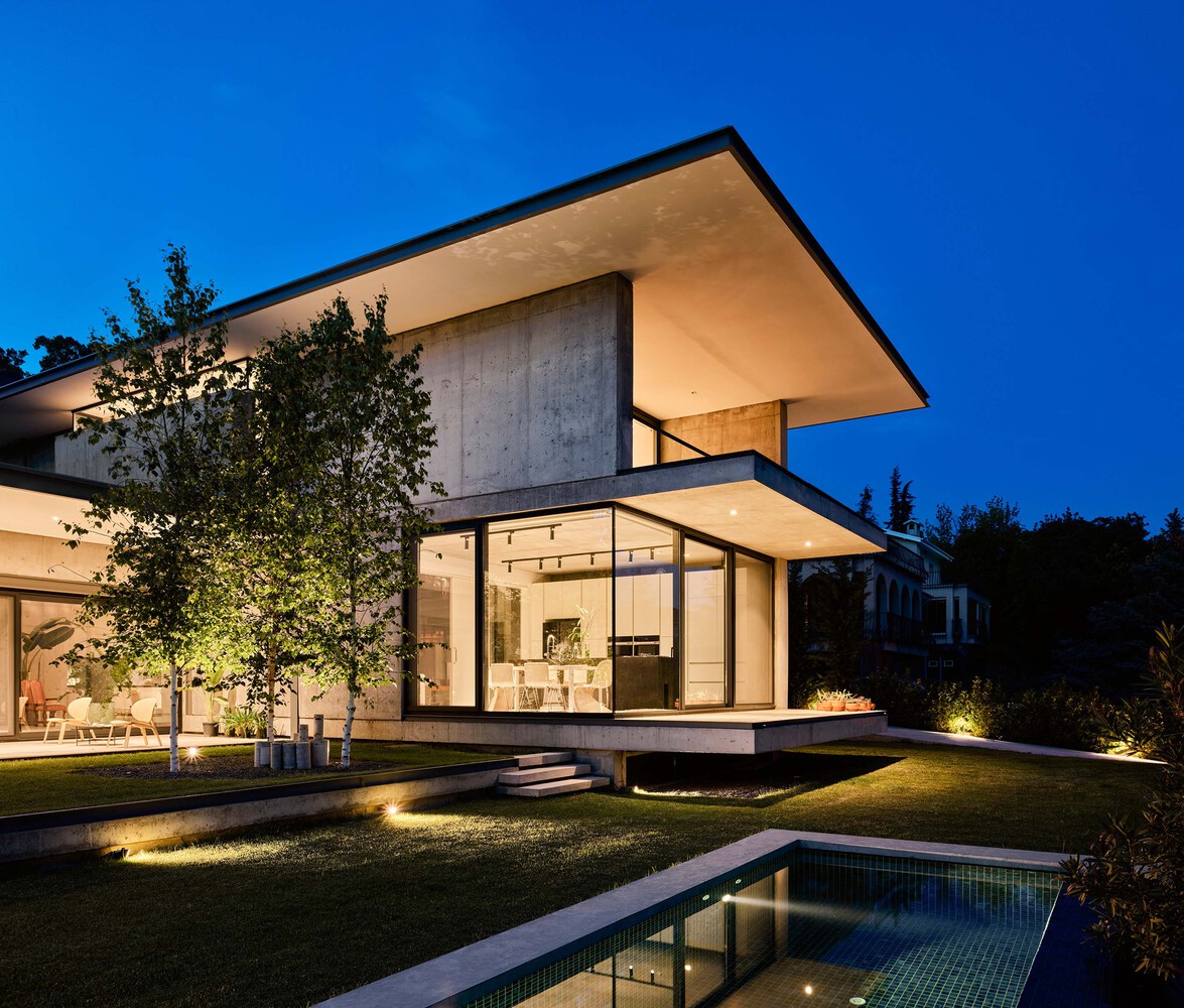 森林流经的房子混凝土和玻璃相结合度假别墅设计 森林流经的房子混凝土和玻璃相结合度假别墅设计