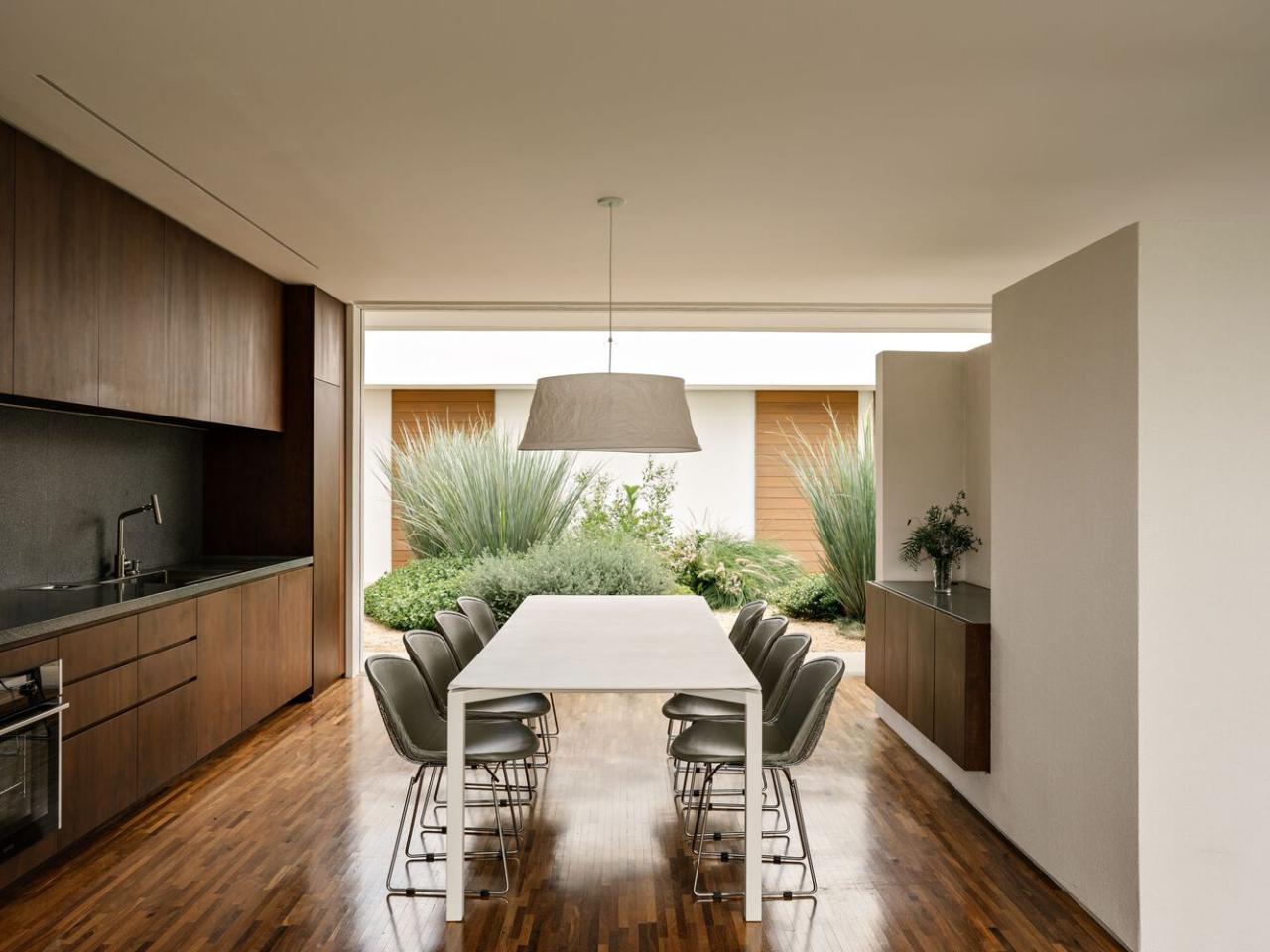 借地势嵌入地下打造庭院核心自然延伸的度假屋设计 借地势嵌入地下打造庭院核心自然延伸的度假屋设计