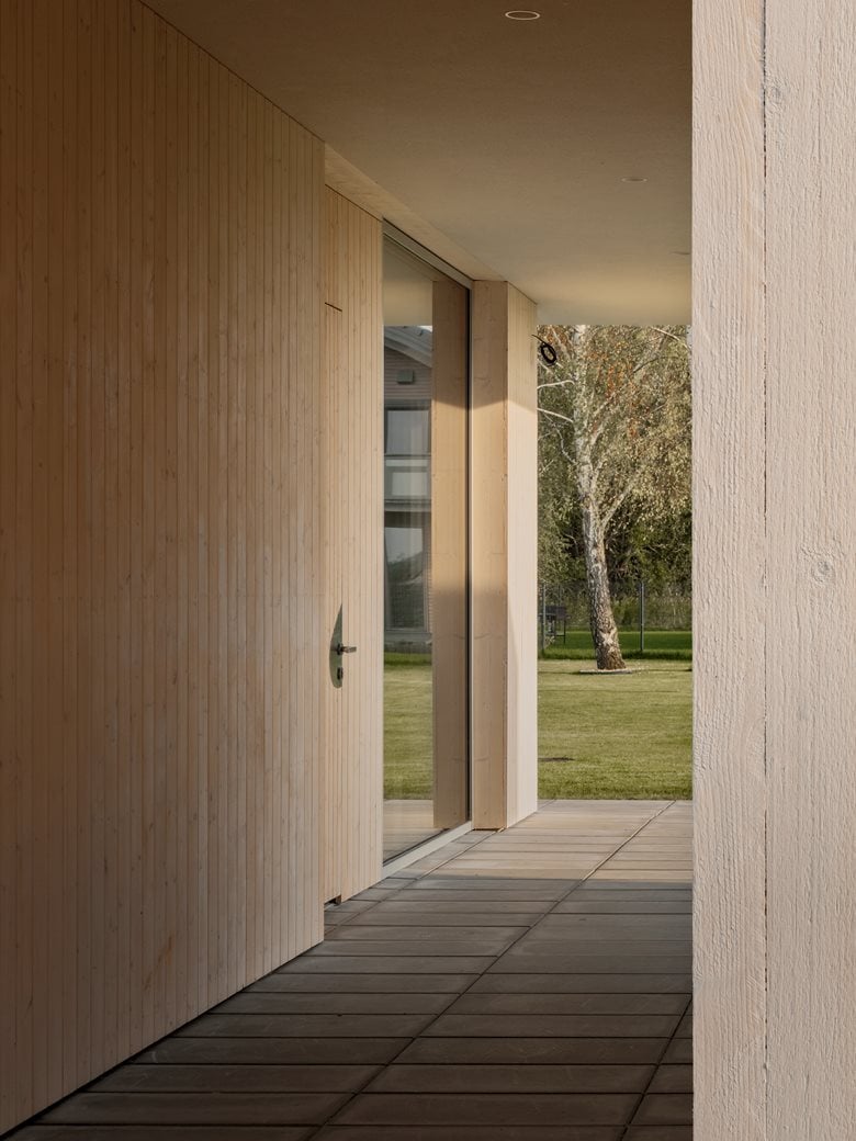 白桦林花园中的节能美学细节之处见匠心的度假屋设计 白桦林花园中的节能美学细节之处见匠心的度假屋设计