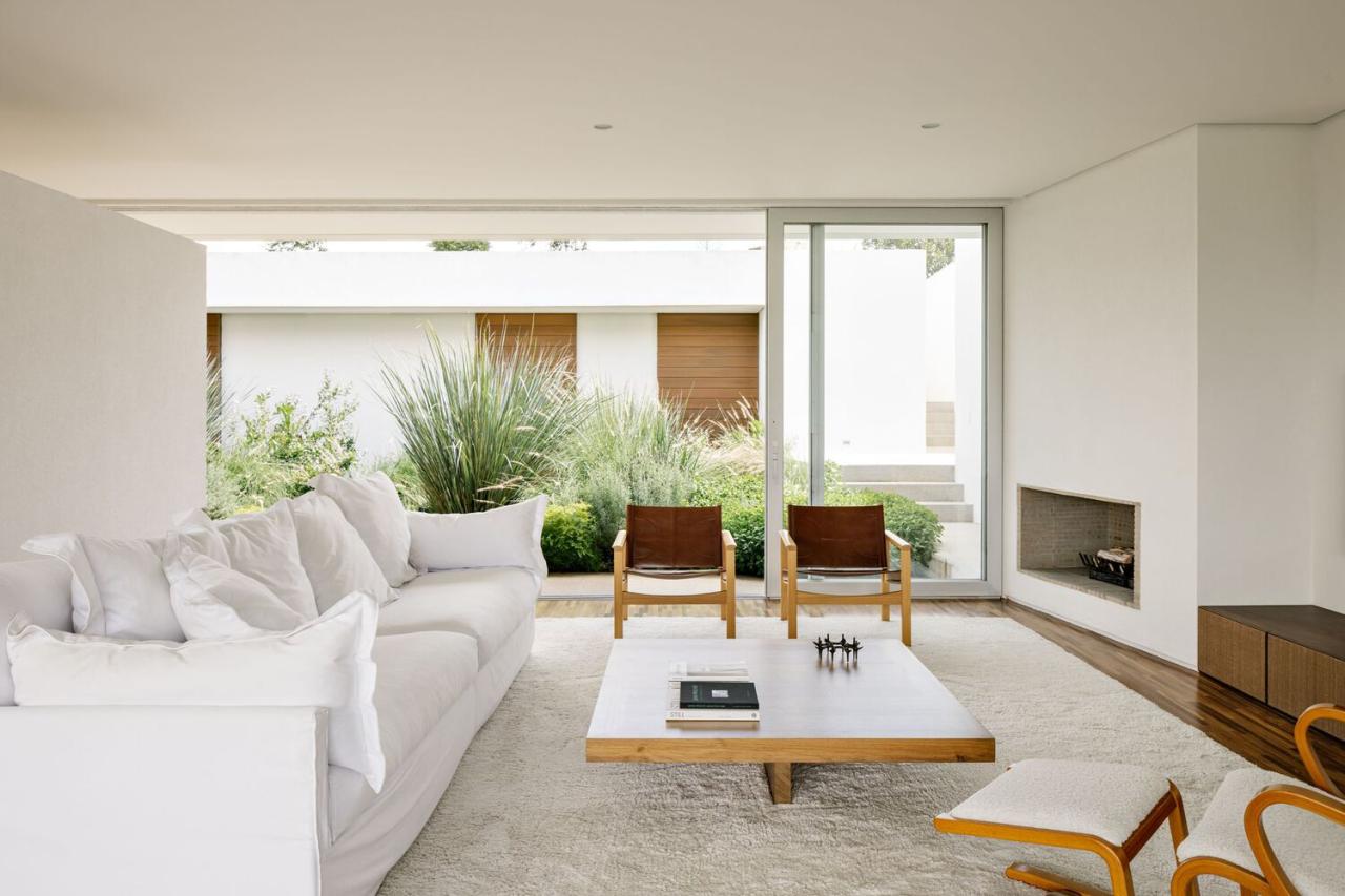 借地势嵌入地下打造庭院核心自然延伸的度假屋设计 借地势嵌入地下打造庭院核心自然延伸的度假屋设计