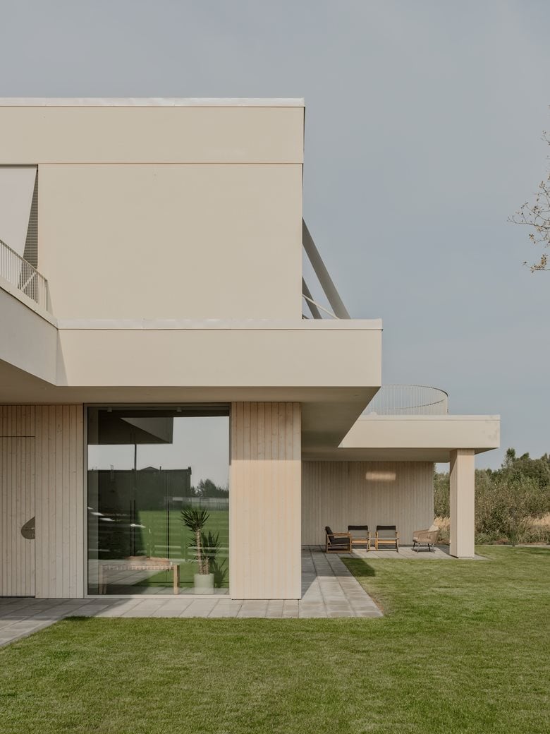 白桦林花园中的节能美学细节之处见匠心的度假屋设计 白桦林花园中的节能美学细节之处见匠心的度假屋设计