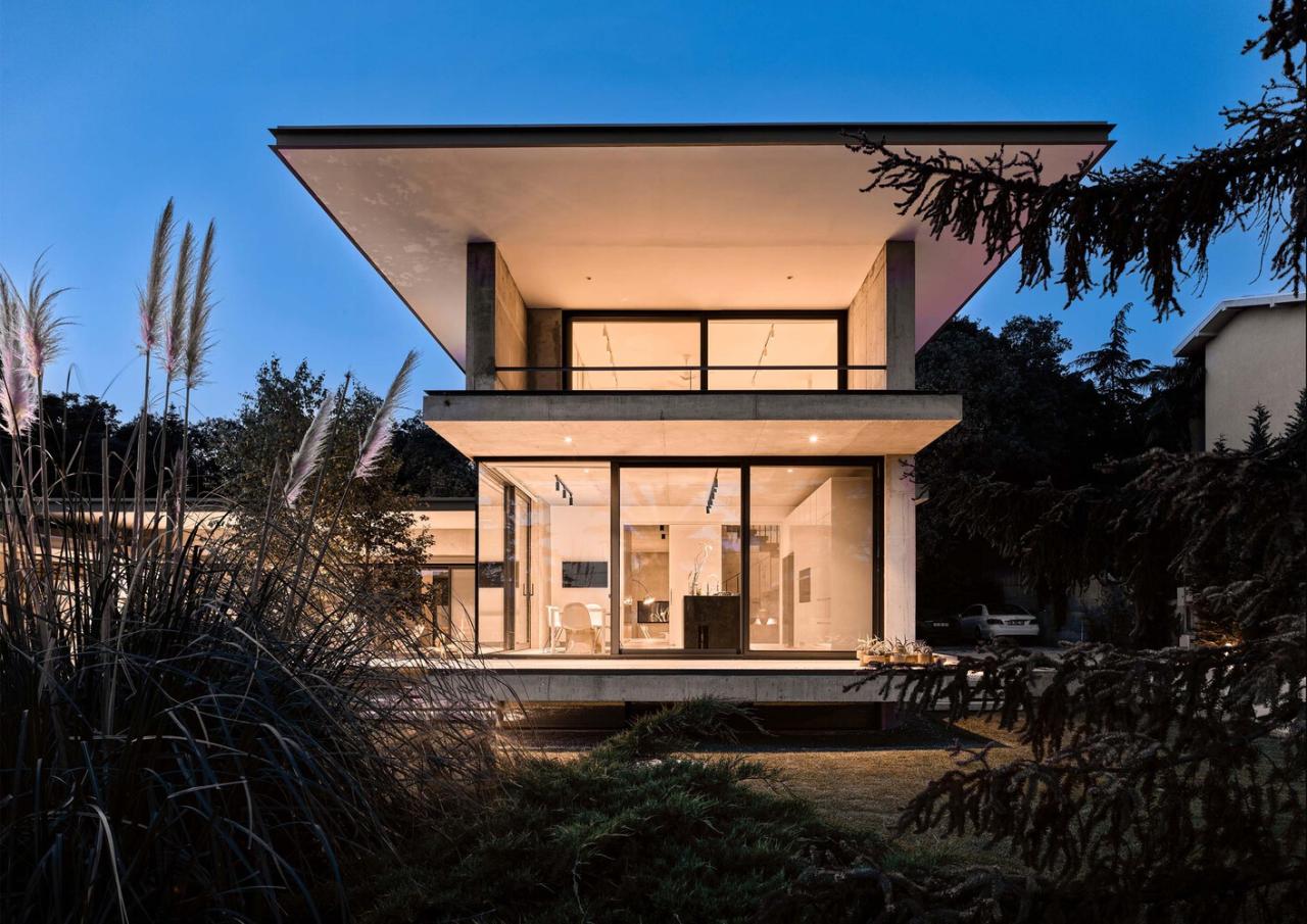 森林流经的房子混凝土和玻璃相结合度假别墅设计 森林流经的房子混凝土和玻璃相结合度假别墅设计