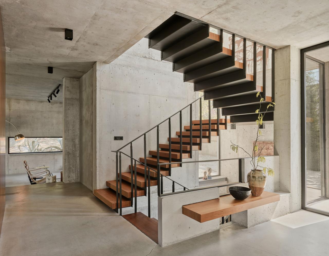 森林流经的房子混凝土和玻璃相结合度假别墅设计 森林流经的房子混凝土和玻璃相结合度假别墅设计