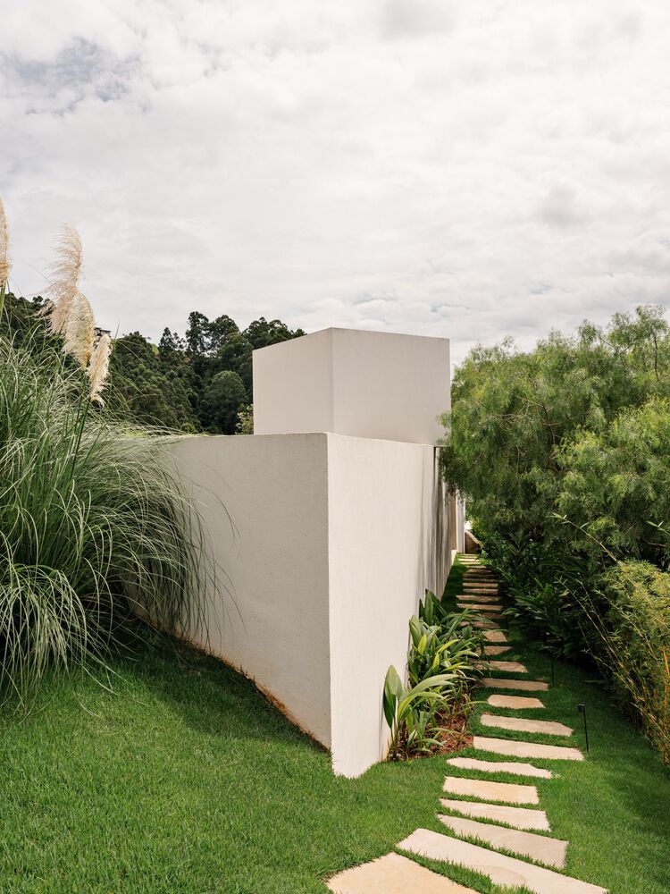 借地势嵌入地下打造庭院核心自然延伸的度假屋设计 借地势嵌入地下打造庭院核心自然延伸的度假屋设计